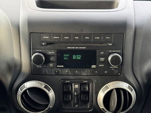 Used 2018 Jeep Wrangler Unlimited Sahara image 41