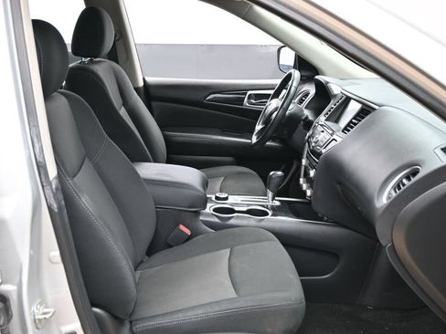 Used 2020 Nissan Pathfinder SV AWD/4WD image 32