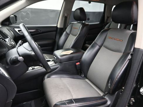 Used 2019 Nissan Pathfinder SV w/ Rock Creek Edition FWD image 17