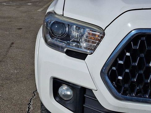 Certified 2018 Toyota Tacoma TRD Sport image 9