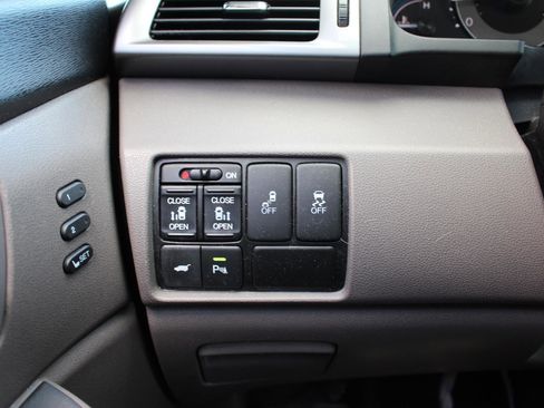 Used 2013 Honda Odyssey Touring Elite image 27