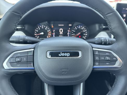 Used 2025 Jeep Compass Limited AWD/4WD image 10