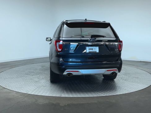 Used 2017 Ford Explorer XLT w/ Equipment Group 201A AWD/4WD image 7