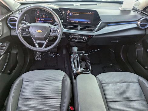 Used 2025 Chevrolet Trax LT w/ LT Convenience Package image 24