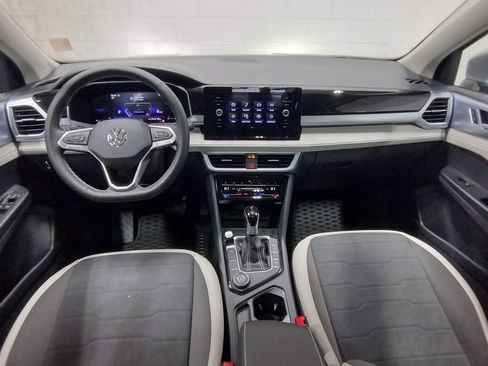 New 2025 Volkswagen Taos SE image 38