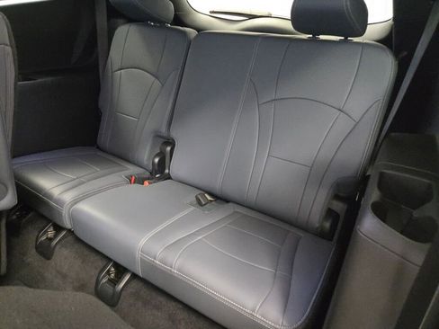 Used 2024 Buick Enclave Premium AWD/4WD image 21