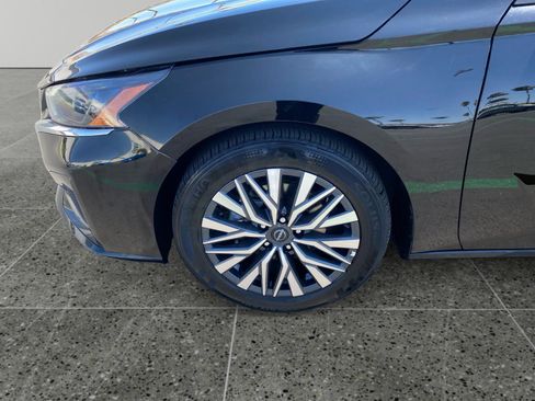 Used 2025 Nissan Altima 2.5 SV FWD image 14