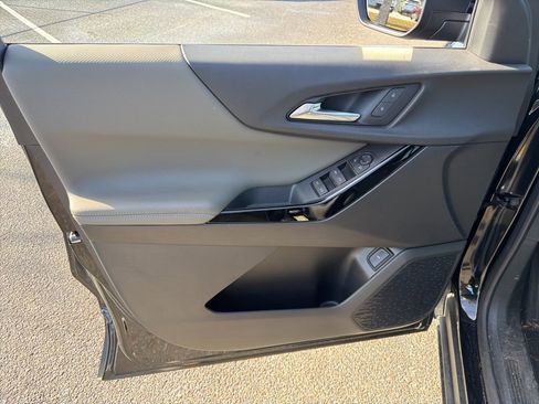 Used 2025 Chevrolet Equinox LT w/ Convenience Package II image 18