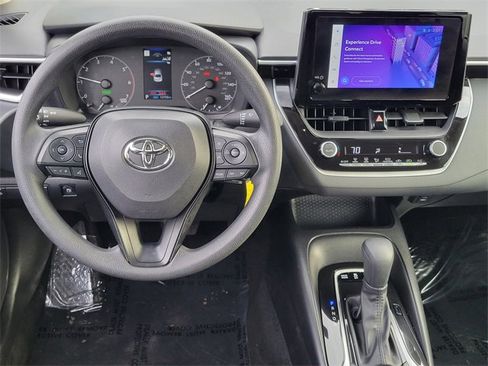 Used 2025 Toyota Corolla LE image 4