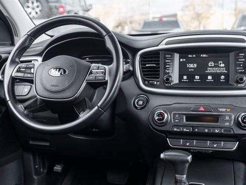Used 2020 Kia Sorento S image 16