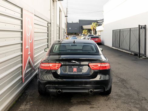 Used 2018 Jaguar XE Prestige image 39