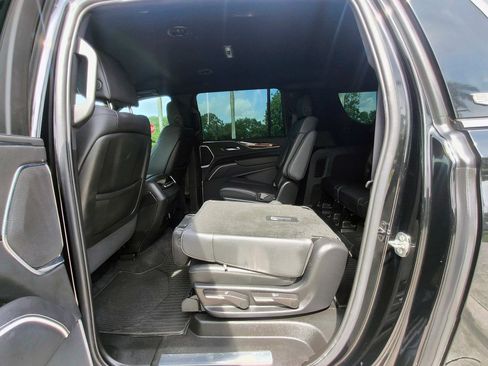 Used 2023 Cadillac Escalade ESV Luxury AWD/4WD image 14