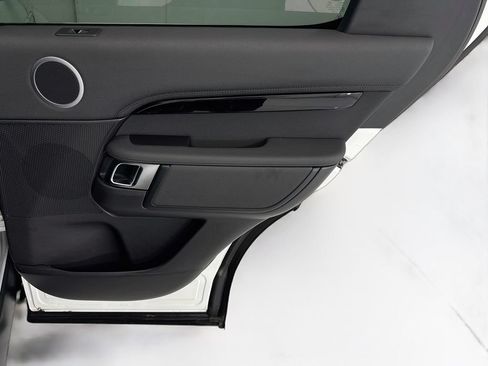Used 2025 Land Rover Discovery S AWD/4WD image 26