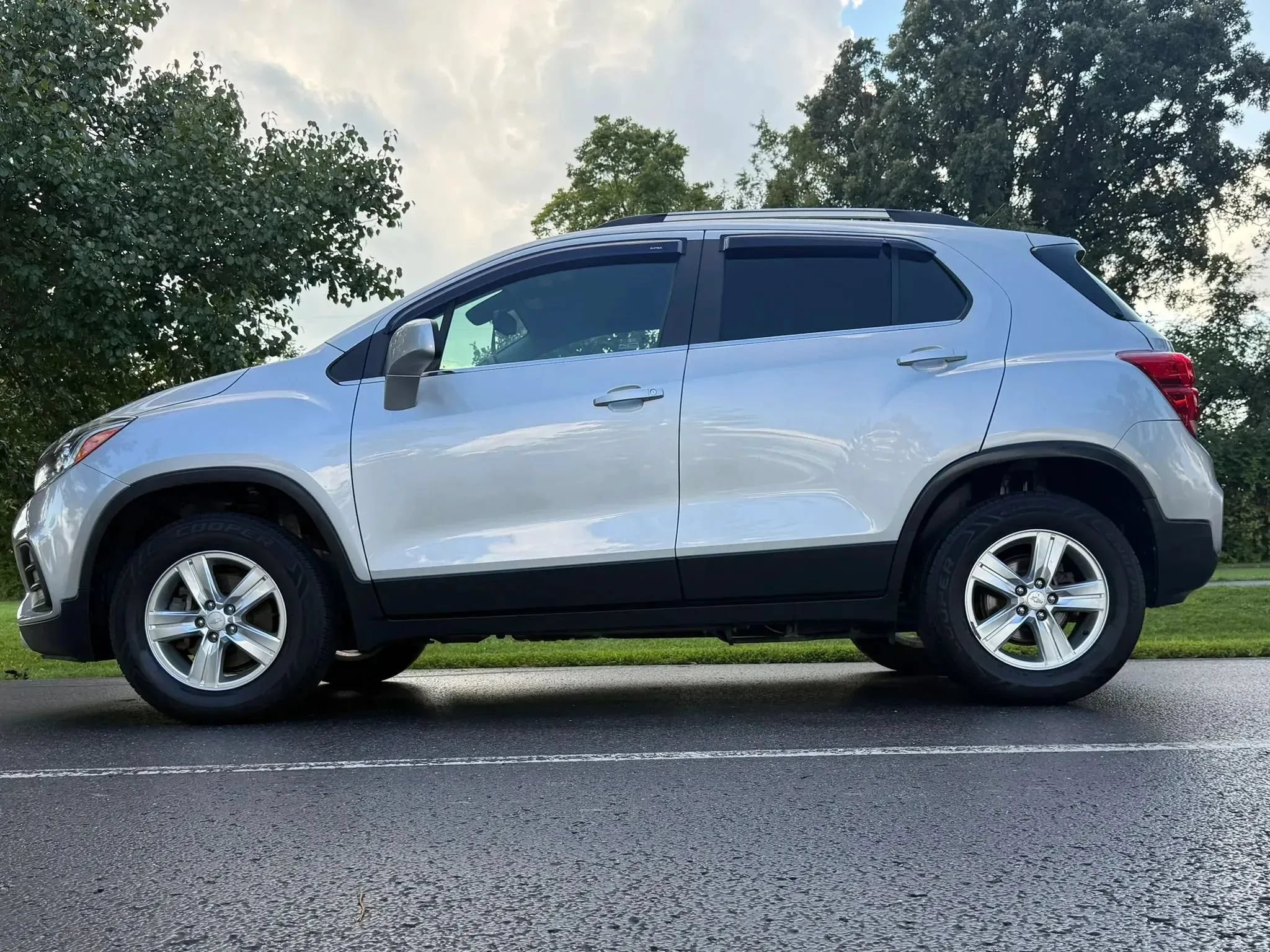 Used 2017 Chevrolet Trax LT AWD/4WD image 11