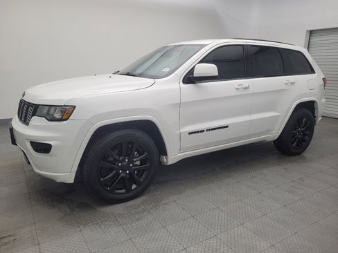 Used 2019 Jeep Grand Cherokee Altitude image 2