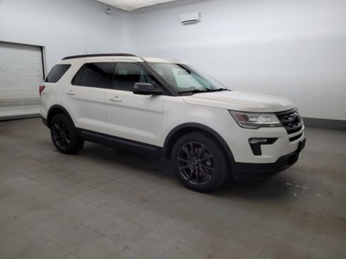 Used 2018 Ford Explorer XLT w/ Equipment Group 202A AWD/4WD image 11