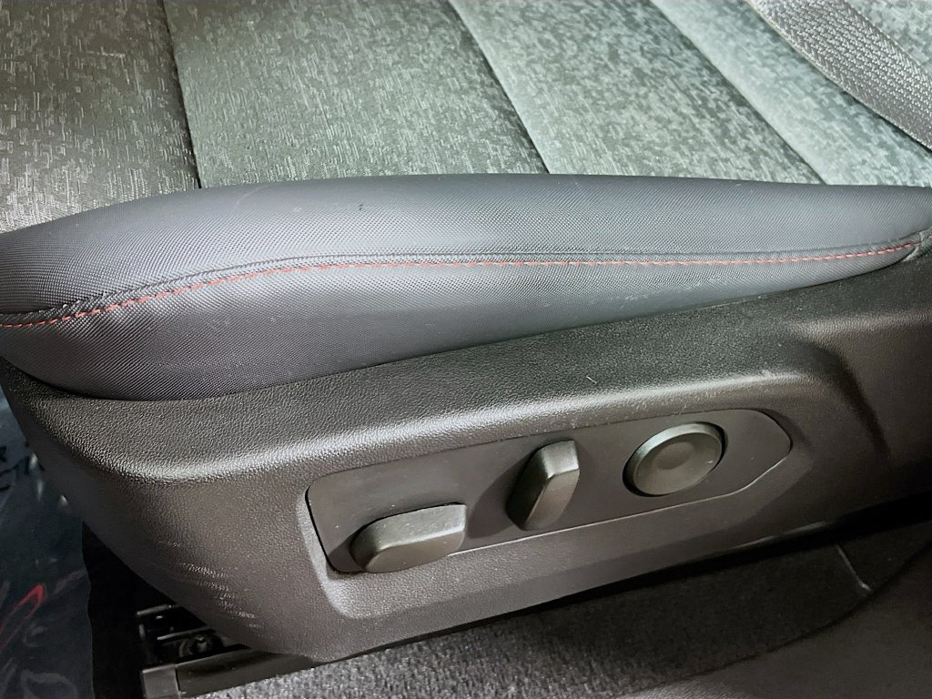 Used 2025 Chevrolet Colorado Z71 AWD/4WD image 17