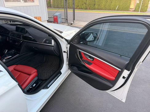 Used 2017 BMW 340i Sedan w/ Technology Package image 14