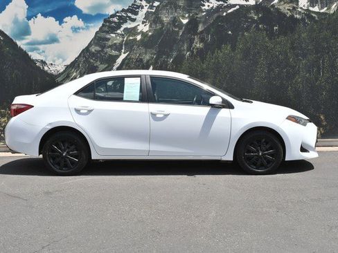 Used 2019 Toyota Corolla LE FWD image 2
