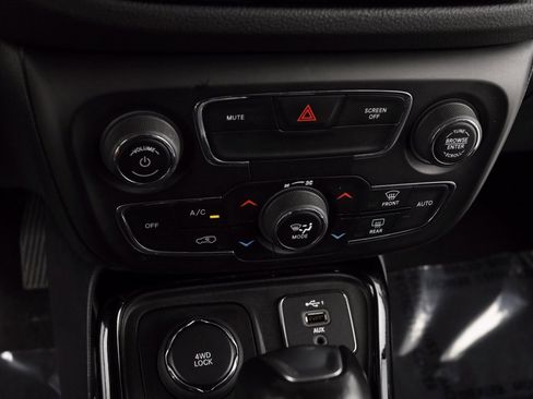 Used 2020 Jeep Compass Limited image 31