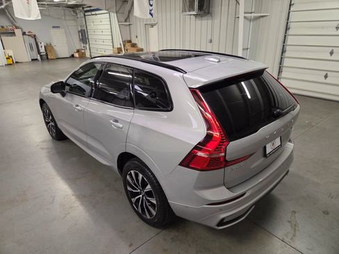 Used 2025 Volvo XC60 B5 Plus image 5