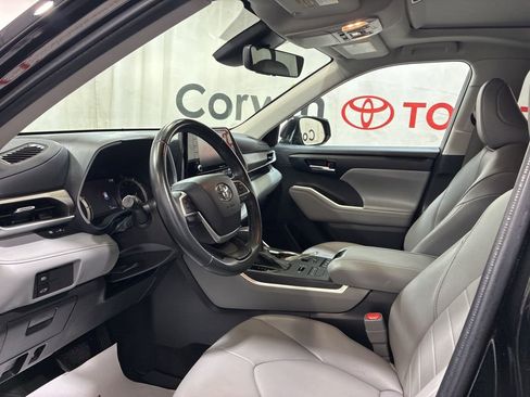Used 2022 Toyota Highlander XLE image 27
