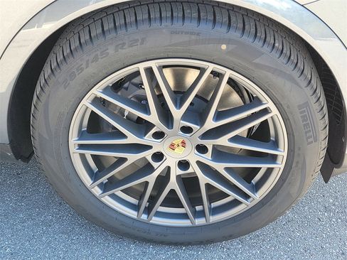 New 2026 Porsche Cayenne image 13