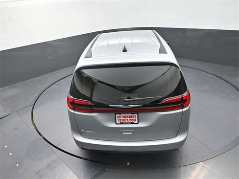 Used 2024 Chrysler Pacifica Touring-L image 22