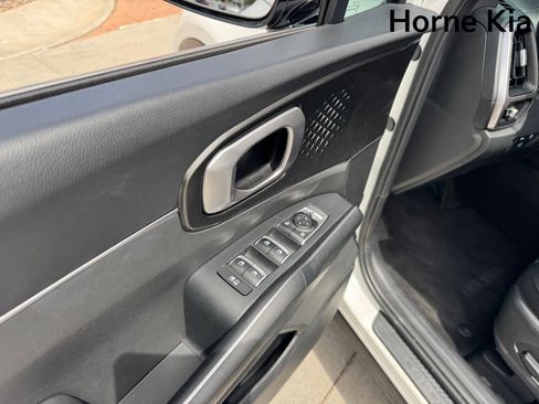 Certified 2022 Kia Sorento EX w/ Panoramic Sunroof Package AWD/4WD image 10