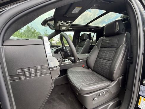 New 2026 Cadillac Escalade V w/ LPO, ONYX Package AWD/4WD image 5