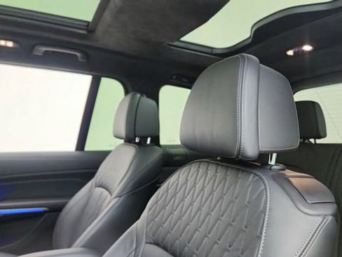 Used 2024 BMW X7 xDrive40i w/ M Sport Package image 34