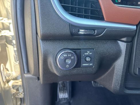 Used 2017 Chevrolet Traverse LT w/ Style and Technology Package AWD/4WD image 13
