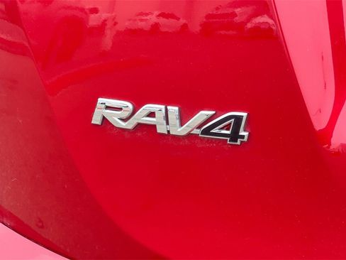 Certified 2017 Toyota RAV4 XLE w/ Carpet Mat Package image 27