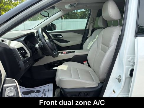 Used 2023 Nissan Rogue SL AWD/4WD image 11