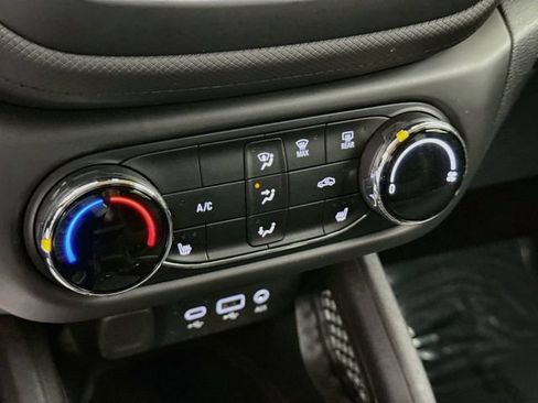 Used 2022 Chevrolet TrailBlazer LT w/ LPO, Blackout Package FWD image 15