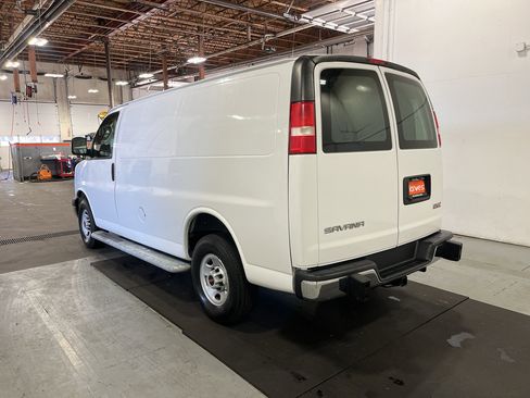 Used 2019 GMC Savana 2500 w/ Driver Convenience Package RWD image 9