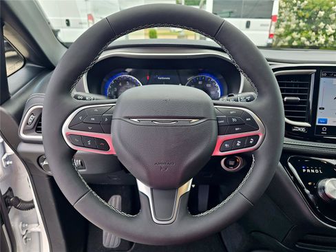New 2027 Chrysler Pacifica Select FWD image 19