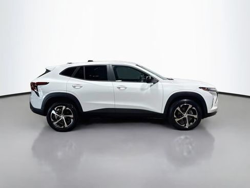 Used 2024 Chevrolet Trax RS w/ Driver Confidence Package FWD image 5