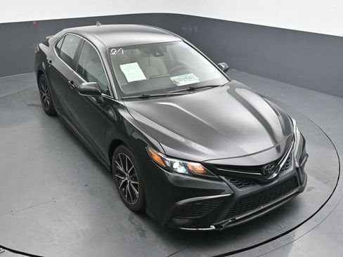 Used 2023 Toyota Camry SE FWD image 10
