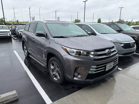 Used 2017 Toyota Highlander Limited Platinum AWD/4WD image 1