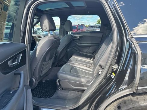 Used 2023 Audi Q7 2.0T Premium w/ Towing Package AWD/4WD image 33