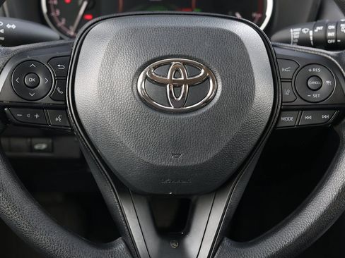 Used 2025 Toyota RAV4 XLE image 17
