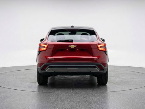 Used 2025 Chevrolet Trax LT FWD image 7