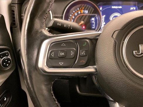 Used 2018 Jeep Wrangler Unlimited Sahara image 16