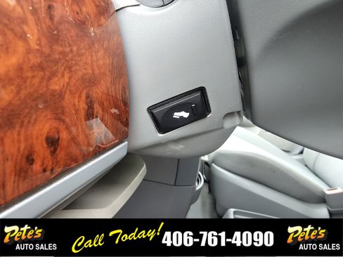 Used 2009 Chrysler Town & Country Touring image 25