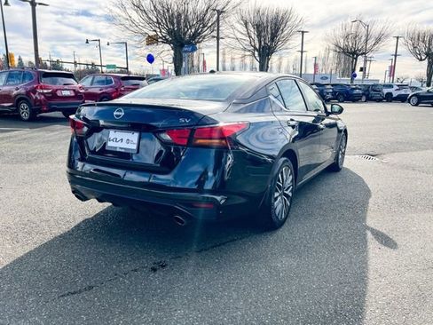 Used 2024 Nissan Altima 2.5 SV w/ SV Premium Package image 7