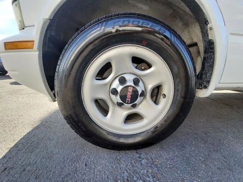Used 2005 GMC Safari Passenger RWD image 26