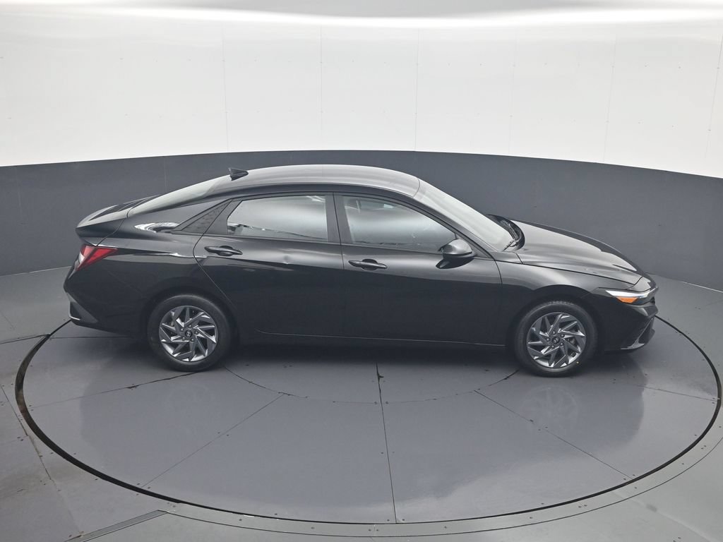 Certified 2024 Hyundai Elantra SEL FWD image 17