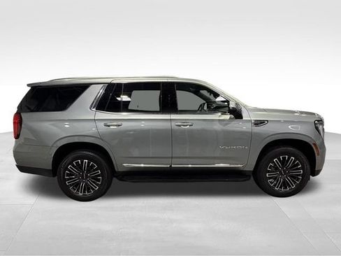 Used 2025 GMC Yukon Elevation w/ Elevation Premium Package AWD/4WD image 4