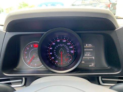 Used 2023 Hyundai Elantra SEL FWD image 13